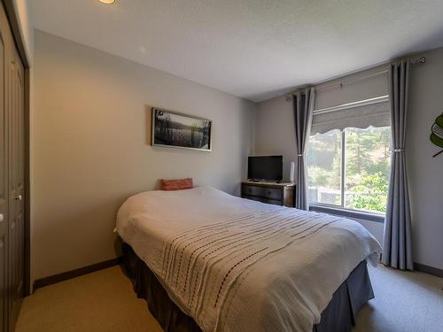 1-411 Aberdeen Drive, Kamloops, BC - Indoor Photo Showing Bedroom