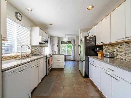 1-411 Aberdeen Drive, Kamloops, BC - Indoor Photo Showing Kitchen