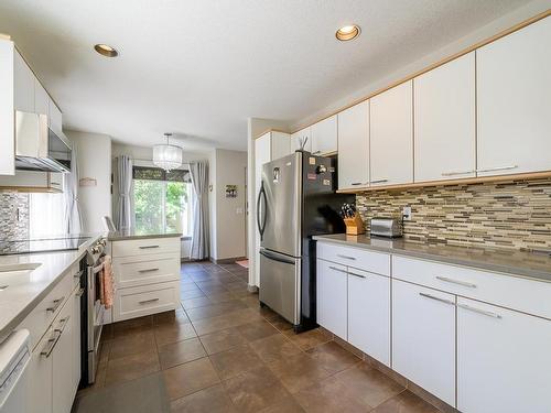 1-411 Aberdeen Drive, Kamloops, BC - Indoor Photo Showing Kitchen