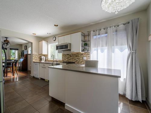 1-411 Aberdeen Drive, Kamloops, BC - Indoor Photo Showing Kitchen With Upgraded Kitchen