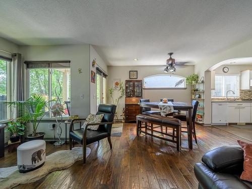 1-411 Aberdeen Drive, Kamloops, BC - Indoor Photo Showing Living Room