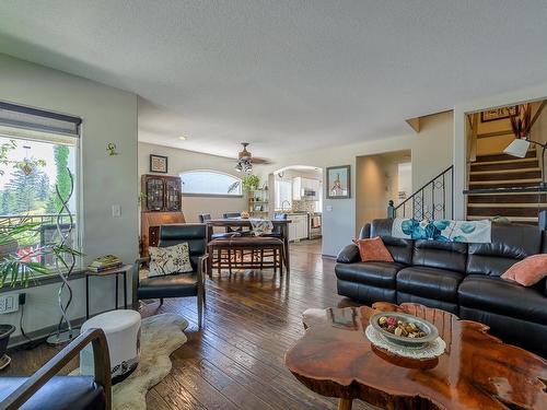 1-411 Aberdeen Drive, Kamloops, BC - Indoor Photo Showing Living Room