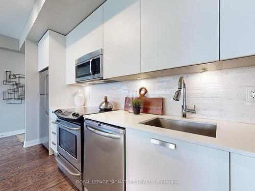 405-1815 Yonge St, Toronto, ON - Indoor Photo Showing Kitchen With Upgraded Kitchen