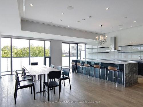 405-1815 Yonge St, Toronto, ON - Indoor Photo Showing Dining Room