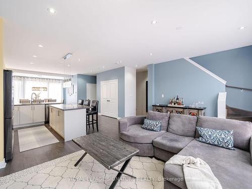 50 Mccardy Crt, Caledon, ON - Indoor Photo Showing Living Room