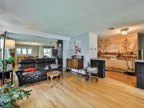 Living room - 429 Rue De La Scierie, Gatineau (Buckingham), QC - Indoor Photo Showing Living Room