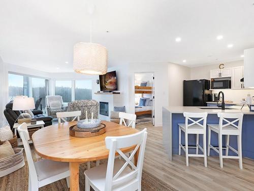 212-1320 Henry Rd, Courtenay, BC - Indoor Photo Showing Dining Room