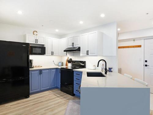 212-1320 Henry Rd, Courtenay, BC - Indoor Photo Showing Kitchen