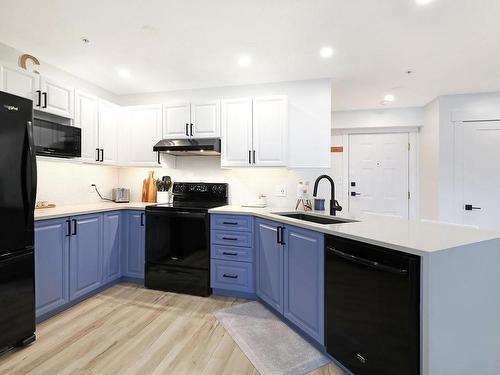 212-1320 Henry Rd, Courtenay, BC - Indoor Photo Showing Kitchen