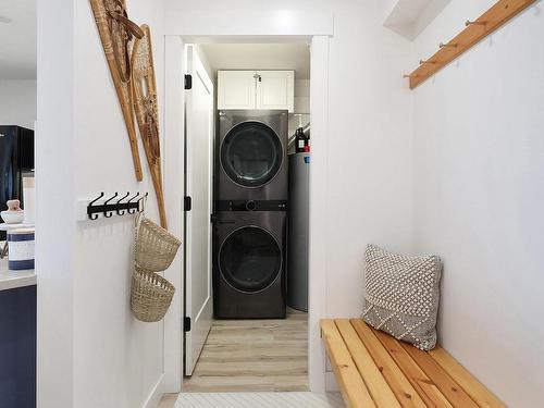 212-1320 Henry Rd, Courtenay, BC - Indoor Photo Showing Laundry Room