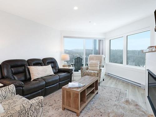 212-1320 Henry Rd, Courtenay, BC - Indoor Photo Showing Living Room