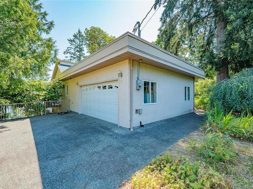 5030 Limberis Dr, Ladysmith, BC 