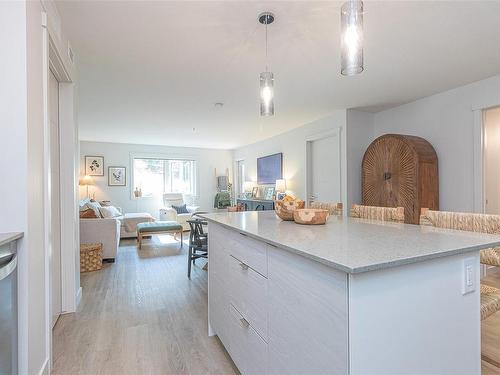 202-4810 Cedar Ridge Pl, Nanaimo, BC - Indoor Photo Showing Kitchen