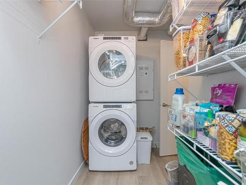 202-4810 Cedar Ridge Pl, Nanaimo, BC - Indoor Photo Showing Laundry Room