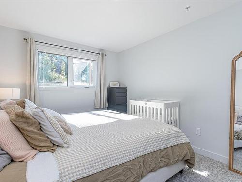 202-4810 Cedar Ridge Pl, Nanaimo, BC - Indoor Photo Showing Bedroom