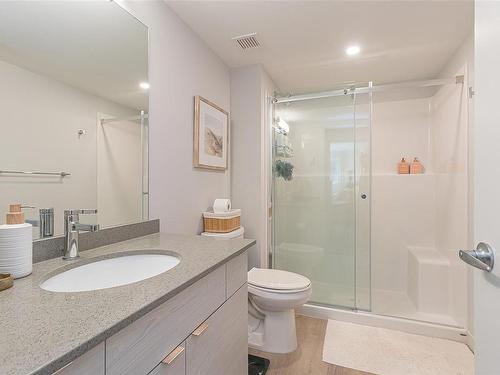 202-4810 Cedar Ridge Pl, Nanaimo, BC - Indoor Photo Showing Bathroom