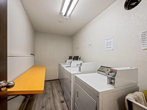 202-501 9Th Ave, Campbell River, BC - Indoor Photo Showing Laundry Room