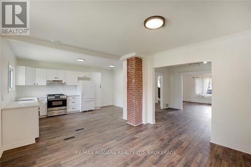 20 Randolph Street, Welland, ON - Indoor Photo Showing Kitchen