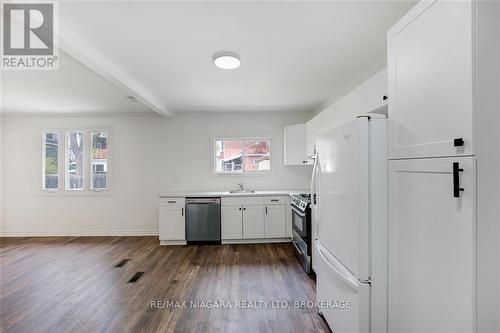 20 Randolph Street, Welland, ON - Indoor Photo Showing Kitchen