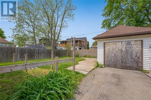 20 Randolph Street, Welland, ON - Outdoor