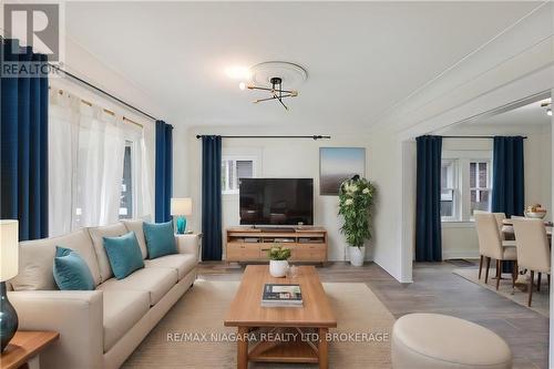 20 Randolph Street, Welland, ON - Indoor Photo Showing Living Room