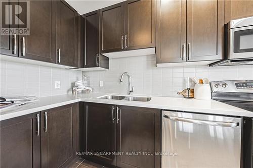 802 - 90 Charlton Avenue W, Hamilton (Durand), ON - Indoor Photo Showing Kitchen With Double Sink With Upgraded Kitchen