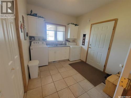 5329 Herald Street, Macklin, SK - Indoor Photo Showing Laundry Room