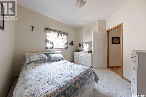 5329 Herald Street, Macklin, SK - Indoor Photo Showing Bedroom