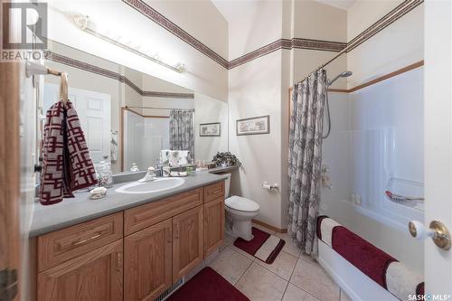 5329 Herald Street, Macklin, SK - Indoor Photo Showing Bathroom