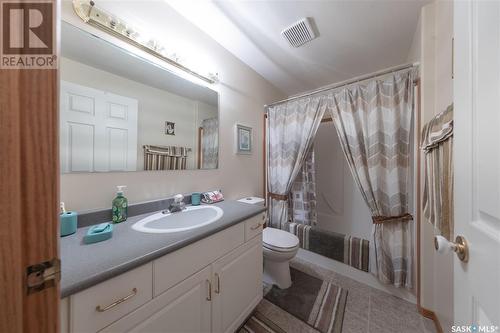 5329 Herald Street, Macklin, SK - Indoor Photo Showing Bathroom