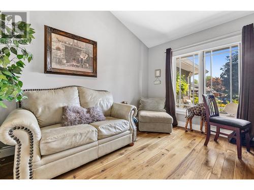 3945 Gallaghers Circle, Kelowna, BC - Indoor Photo Showing Living Room