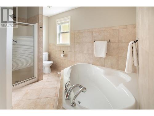 1746 Vineyard Drive, West Kelowna, BC - Indoor Photo Showing Bathroom