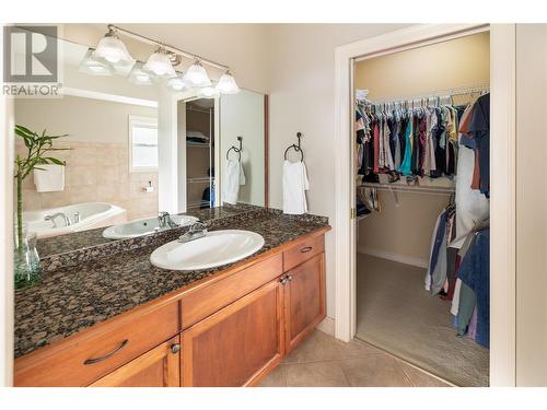 1746 Vineyard Drive, West Kelowna, BC - Indoor Photo Showing Bathroom