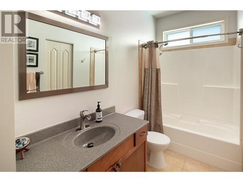 1746 Vineyard Drive, West Kelowna, BC - Indoor Photo Showing Bathroom