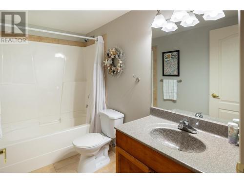 1746 Vineyard Drive, West Kelowna, BC - Indoor Photo Showing Bathroom