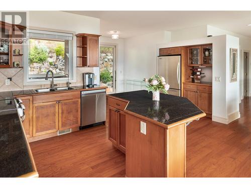 1746 Vineyard Drive, West Kelowna, BC - Indoor Photo Showing Kitchen With Double Sink