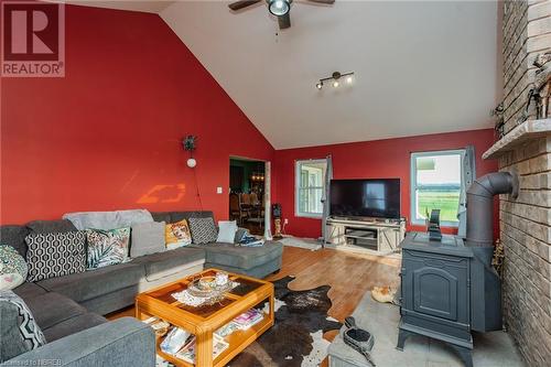 2264 Chiswick Line, Powassan, ON - Indoor Photo Showing Living Room