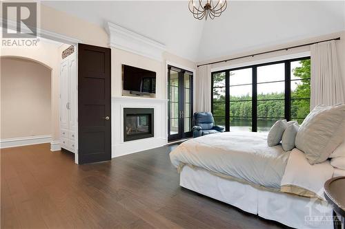 106 Lorlei Drive, Mcnab/Braeside (551 - Mcnab/Braeside Twps), ON - Indoor Photo Showing Bedroom With Fireplace