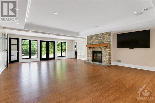 106 Lorlei Drive, Mcnab/Braeside (551 - Mcnab/Braeside Twps), ON - Indoor Photo Showing Living Room With Fireplace