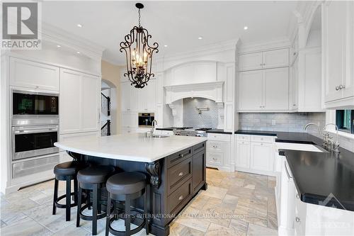 106 Lorlei Drive, Mcnab/Braeside, ON - Indoor Photo Showing Kitchen With Upgraded Kitchen