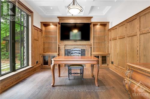 106 Lorlei Drive, Mcnab/Braeside, ON - Indoor Photo Showing Kitchen With Upgraded Kitchen