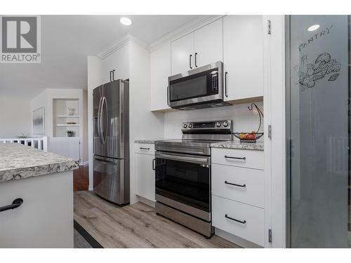 3090 Quail Run Drive, Kelowna, BC - Indoor Photo Showing Kitchen With Stainless Steel Kitchen With Upgraded Kitchen