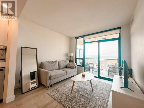 1471 St. Paul Street Unit# 807, Kelowna, BC - Indoor Photo Showing Living Room