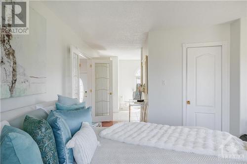 1135 Caprice Court, Ottawa, ON - Indoor Photo Showing Bedroom