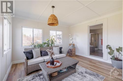 1135 Caprice Court, Ottawa, ON - Indoor Photo Showing Living Room