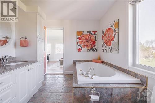 1135 Caprice Court, Ottawa, ON - Indoor Photo Showing Bathroom