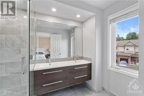 235 Parkrose Private, Ottawa, ON - Indoor Photo Showing Bathroom