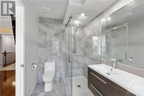 235 Parkrose Private, Ottawa, ON - Indoor Photo Showing Bathroom