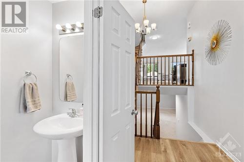 235 Parkrose Private, Ottawa, ON - Indoor Photo Showing Bathroom