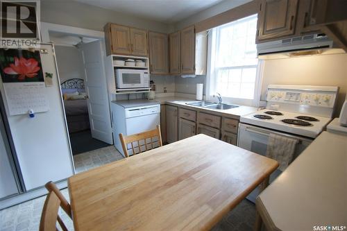 134 K Avenue S, Saskatoon, SK - Indoor Photo Showing Kitchen With Double Sink